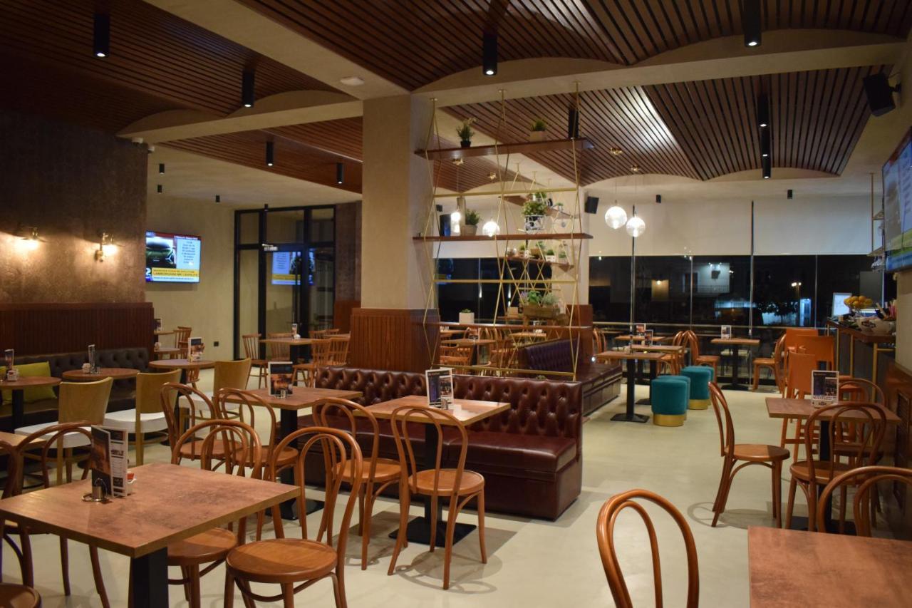 Bluepoint Hotel Tepelene 外观 照片